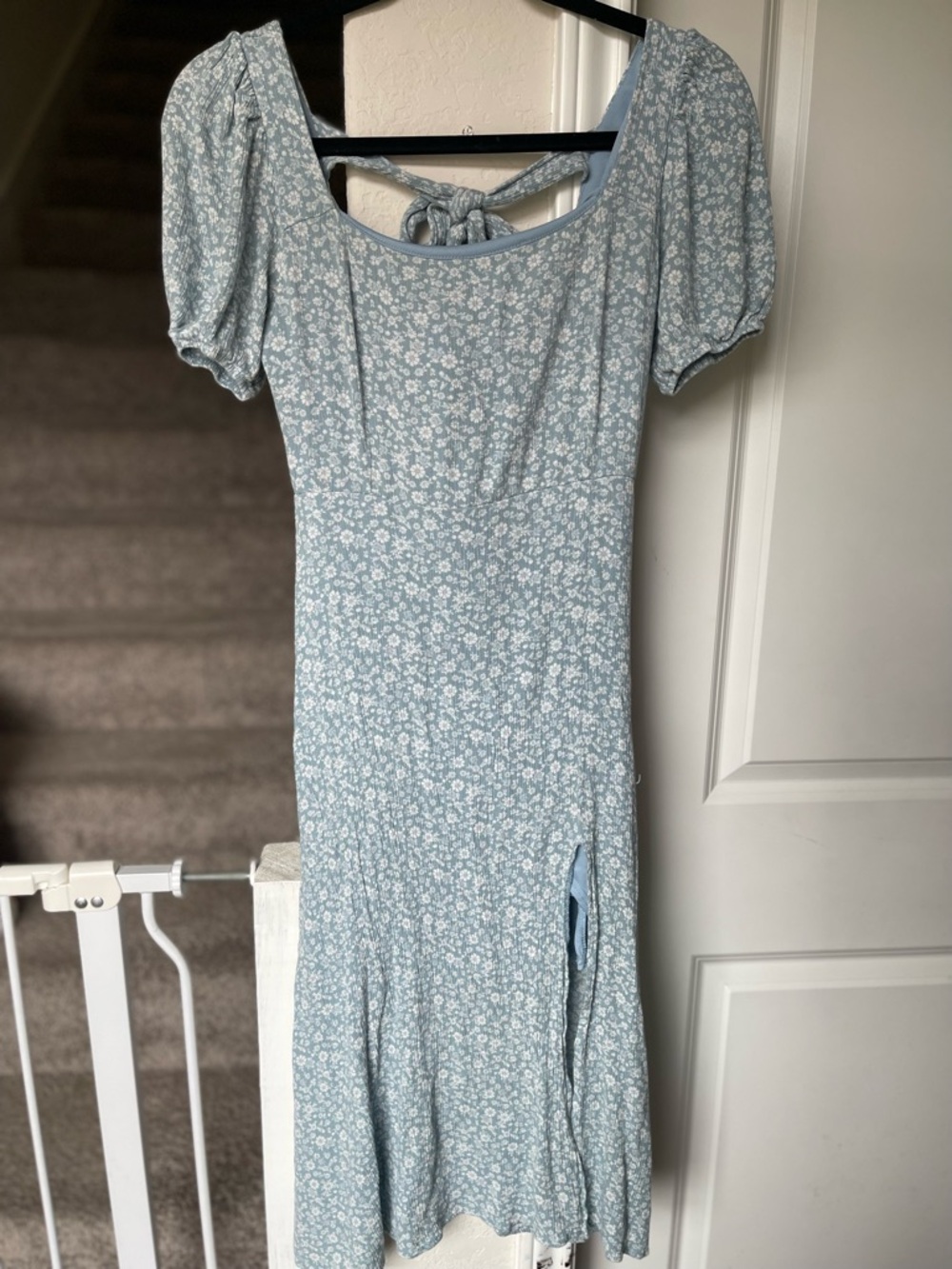 Light Blue Floral Puff-Sleeve Midi Dress